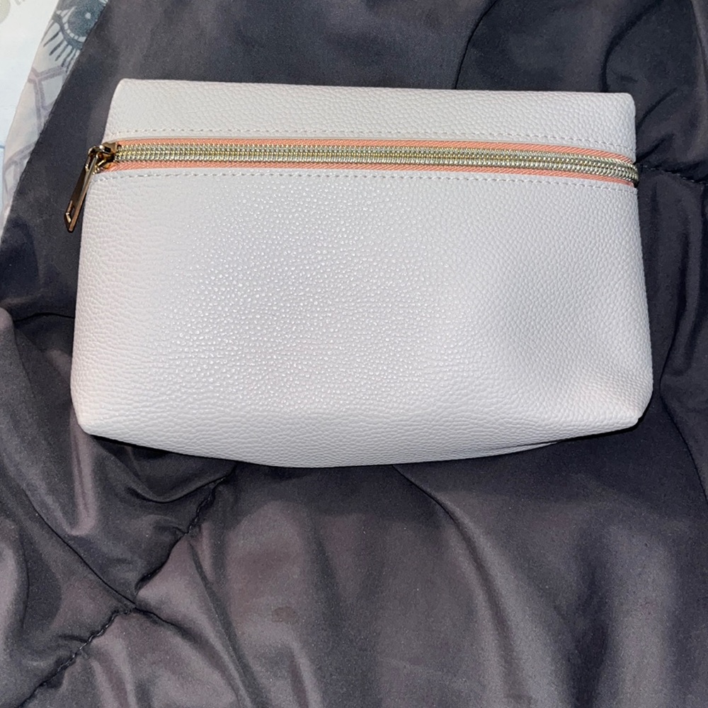 BRAND NEW CUTE MINI MAKEUP BAG/ PURSE